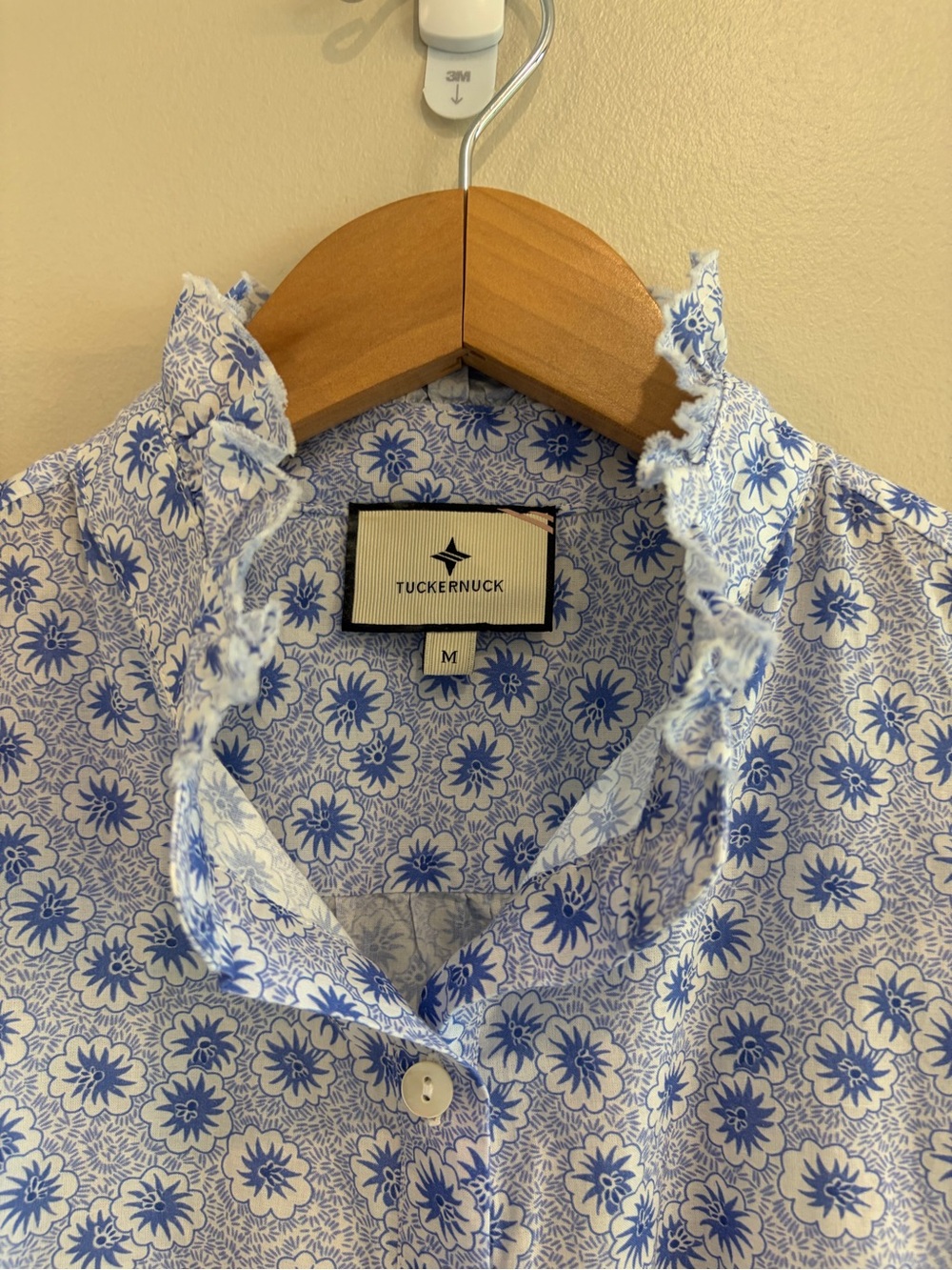 Great Condition! Tuckernuck Blouse in Size Medium. Cute.